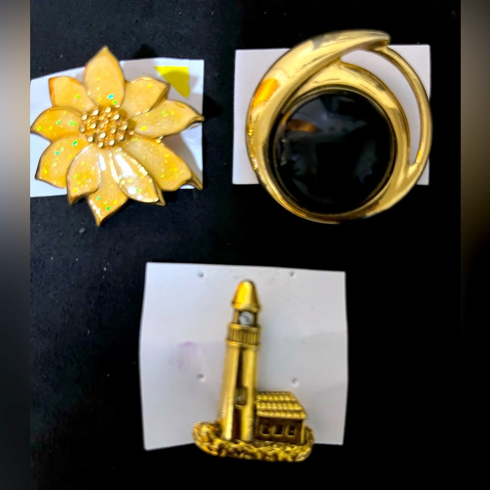 Pins gold tone